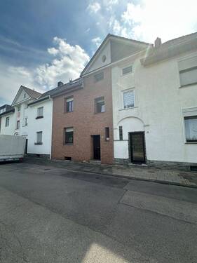 Straßenansicht - 6 Zimmer Einfamilienhaus zum Kaufen in Düren