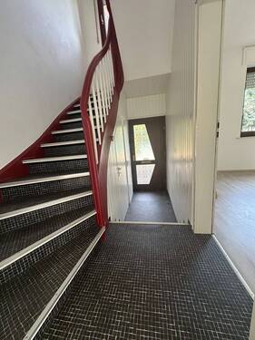 Treppenhaus - Einfamilienhaus mit 121,00 m² in Düren zum Kaufen