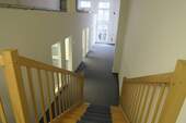 1070-Treppe zur oberen Ebene Ansicht 2 - 