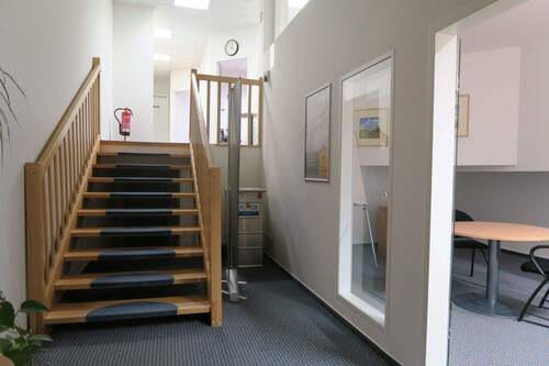 1070-Treppe zur oberen Ebene - 