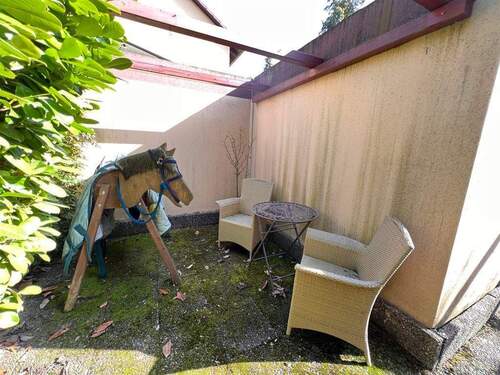 Freisitz hinter Garage - 