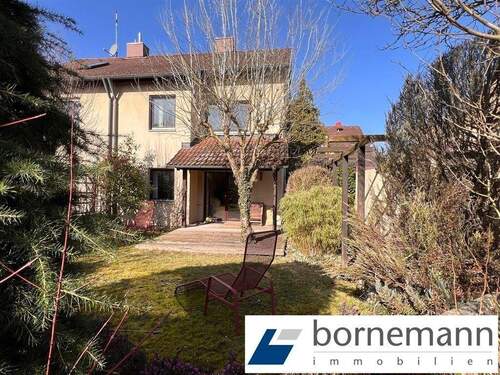 Hausansicht - Beliebte Wohnlage, Hardhöhe! Freie DHH mit Südgarten + Garage!