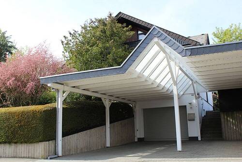 Carport mit Garagenzufahrt - 