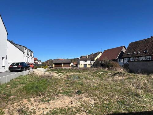 Blick auf Bauplatz - 6 Zimmer Doppelhaushälfte in Weil im Schönbuch / Breitenstein