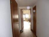 Dach Blick in Wohnz. mit Balkonausgang.jpg - 1 Zimmer Mehrfamilienhaus, Wohnhaus in Röthlein