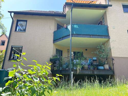 Gebäudeansicht mit Balkon - 2 Zimmer Etagenwohnung in Stuttgart / Birkach