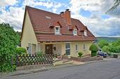 aussen Ans Strasse - 6 Zimmer Einfamilienhaus zum Kaufen in Helsa / Wickenrode