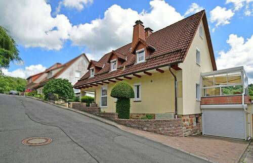 aussen Ans Strasse - 6 Zimmer Einfamilienhaus in Helsa / Wickenrode