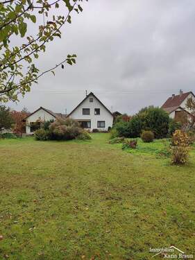 Grundstück, Blick zum Haus - 