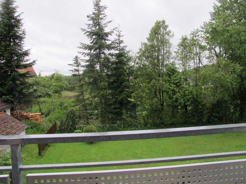 Blick vom Balkon -S-W.jpg - Sehr schöne 2-Zimmer-Wohnung mit Balkon, EBK und 2 Stellplätze