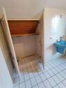praktischer Wandschrank im Bad - 