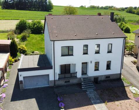 Außen Ansicht - Großzügiges EinZweifamilienhaus mit 170 m² Wohnfläche auf 1.100 m² Grundstück