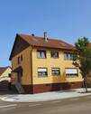 Hausansicht - Sehr großzügiges Zweifamilienhaus mit Erweiterungspotenzial