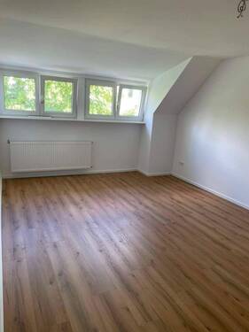 Zimmer 1 - 5 Zimmer Etagenwohnung zur Miete in Köln