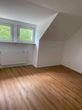 Zimmer 3 (Zimmer 4 ist genau gleich nur spiegelverkehrt) - Etagenwohnung mit 130,00 m&sup2; in Köln zur Miete
