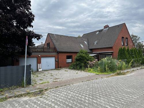 Seitenansicht - Mehrfamilienhaus in Cuxhaven - 259.000,00&nbsp;EUR Kaufpreis, ca.&nbsp; 240,00&nbsp;m&sup2;&nbsp;Wohnfl&auml;che