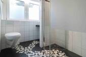 Badezimmer 1. Obergeschoss - 7 Zimmer Mehrfamilienhaus, Wohnhaus zum Kaufen in Fürth