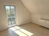 Zimmer - Wohnung im Dachgeschoss mit Balkon