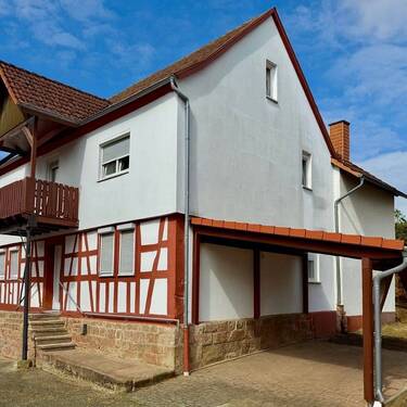 Nordost - 6 Zimmer Mehrfamilienhaus, Wohnhaus zum Kaufen in Gründau