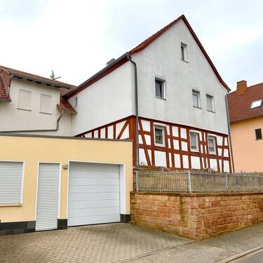 Südwest - Mehrfamilienhaus, Wohnhaus mit 204,00 m² in Gründau zum Kaufen