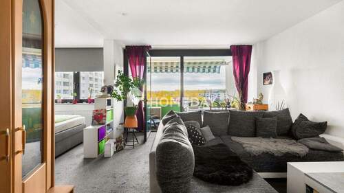 Wohnzimmer 1 - Kompakt wohnen und groß genießen in Gonsenheim: 1-Zimmer-Wohnung mit Loggia