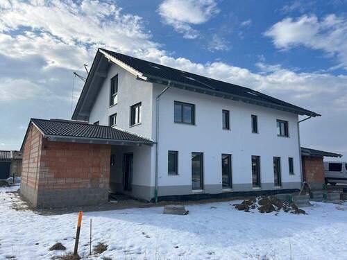 Ansicht Nordost 2 - 5 Zimmer Doppelhaushälfte in Ampfing