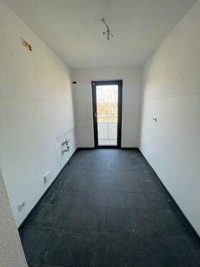 Küchenbereich mit Balkon 1.jpeg - 