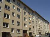 Straßenansicht - Ideale Lage! Schön geschnittene 3-Zi.-Whg. mit Balkon Nähe Stresemannplatz