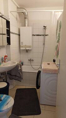 Bad mit Wanne - 