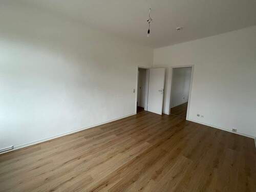 Wohnzimmer - 3 Zimmer Etagenwohnung zur Miete in Magdeburg