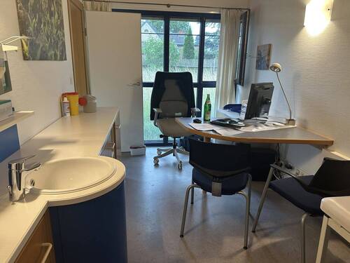 exemplarisch Büro oder Behandlungszimmer - 