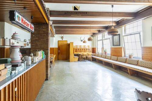 Platz im Hauptraum für ca. 80 Gäste - 