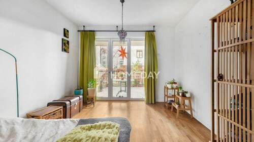 Wohnzimmer 1-1 - Neuwertige 1-Zimmer-Wohnung (BJ 2017) mit Terrasse, Einbauküche & Keller in Berlin-Neukölln