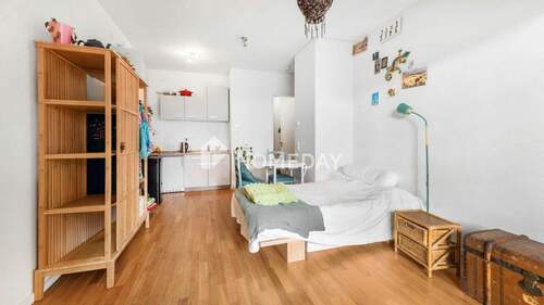 Wohnzimmer 2-1 - 1 Zimmer Etagenwohnung in Berlin