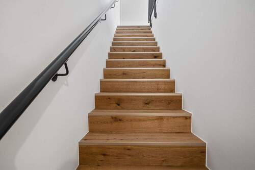 Treppenaufgang zwischen Erdgeschoss und Souterrain - 