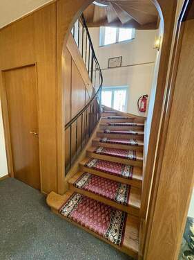Treppe ins 1. OG - 