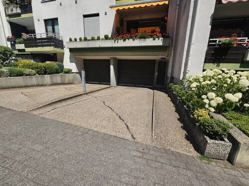 Tiefgaragenzufahrt - 