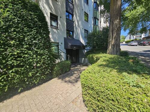 Hauseingang - 3 Zimmer Etagenwohnung zum Kaufen in Solingen