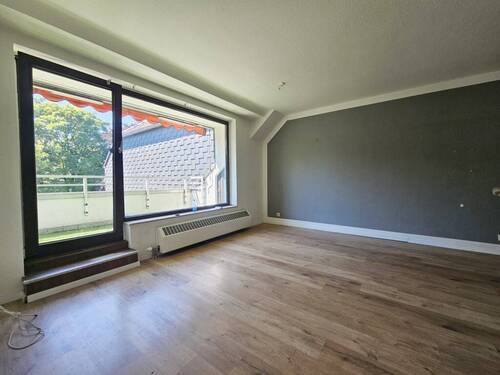 Wohnzimmer - 3 Zimmer Etagenwohnung in Solingen