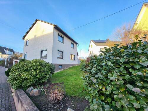 Seitliche Ansicht - 6 Zimmer Einfamilienhaus zum Kaufen in Montabaur / Elgendorf