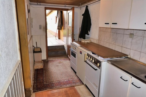 UG: Küche mit Ausgang zur Terrasse - 