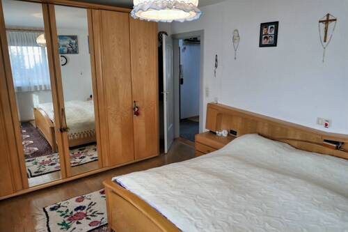 EG: Schlafzimmer - 