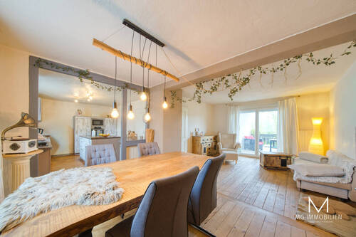 Wohn- und Esszimmer - 6 Zimmer Doppelhaushälfte zum Kaufen in Waldmohr
