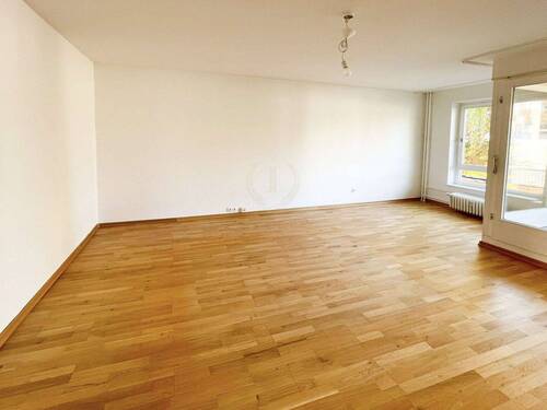 Wohnzimmer mit Balkon - Etagenwohnung mit 64,00 m&sup2; in Berlin zum Kaufen