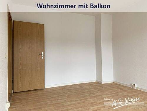 Wohnzimmer mit Balkon - 