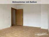 Wohnzimmer mit Balkon - 