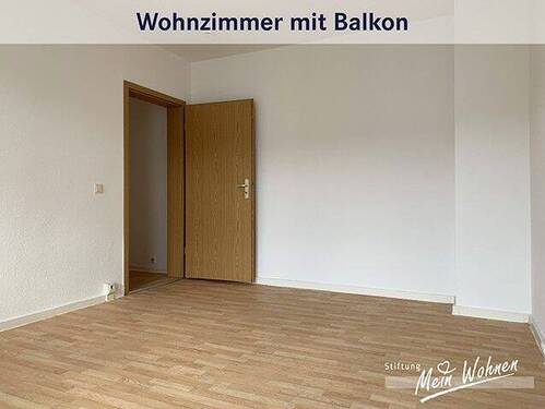 Wohnzimmer mit Balkon - 