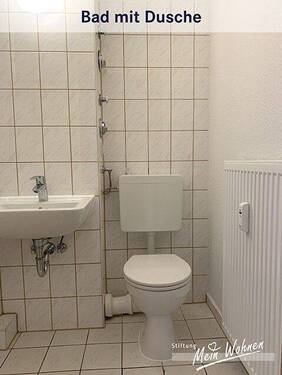 Bad mit Dusche - 