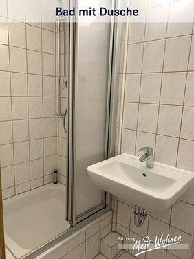 Bad mit Dusche - 