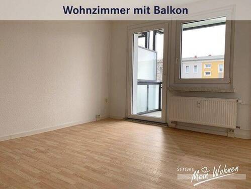Wohnzimmer mit Balkon - Etagenwohnung mit 42,80 m&sup2; in Bad Dürrenberg zur Miete